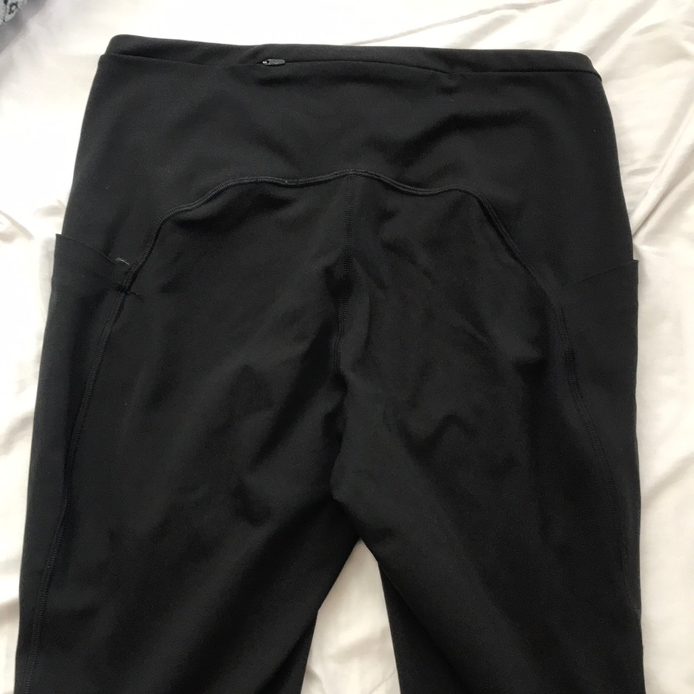 Black lululemon yoga pants